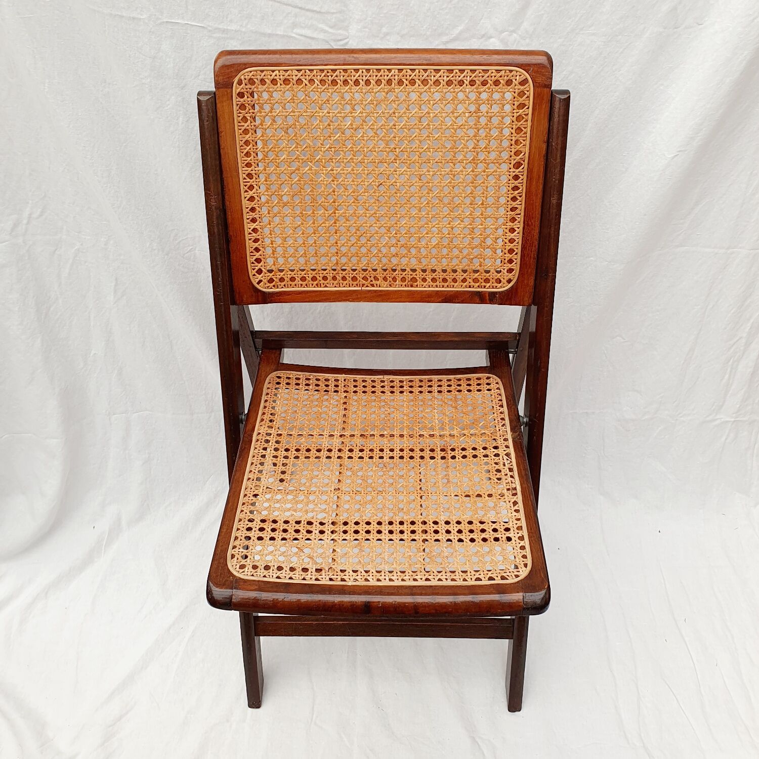 Chaise pliante cannée