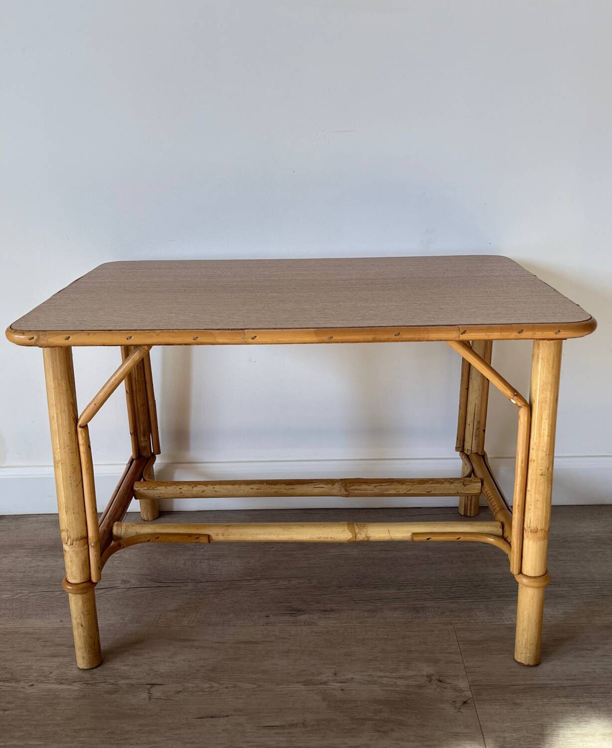 Petite table en rotin