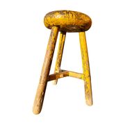 Tabouret en bois primitif sur trépied / hauteur 52 cm