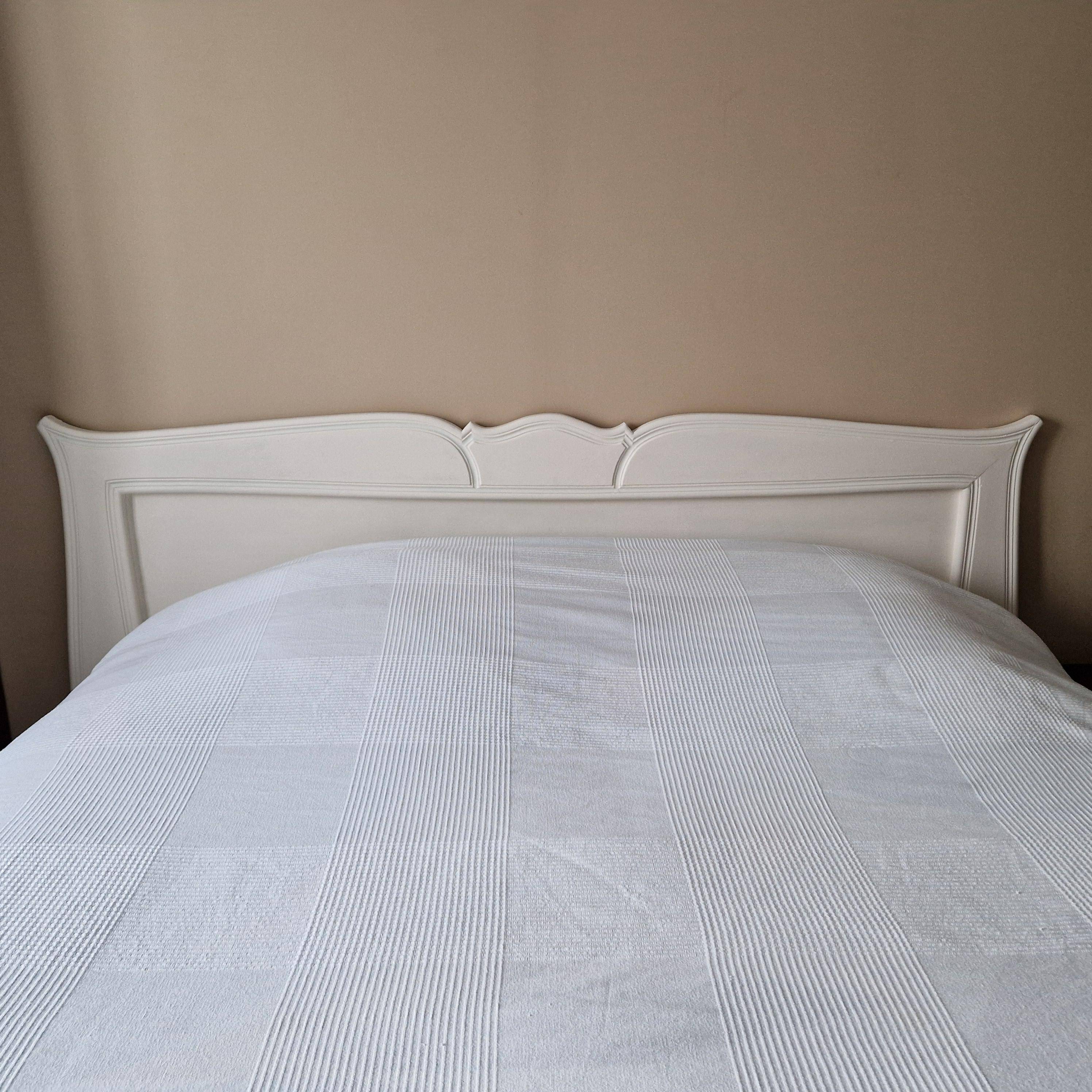 Large antique white wooden headboard, 190 cm wide.