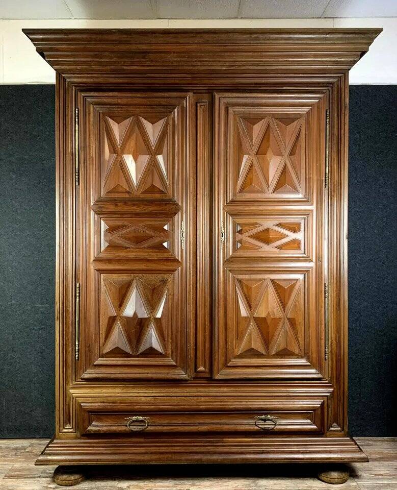 Armoire Bourguignonne époque Louis XIII A Pointes De Diamant