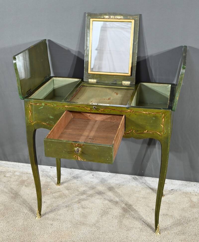 Small Painted Oak Dressing Table, Louis XV style – Late 18th century