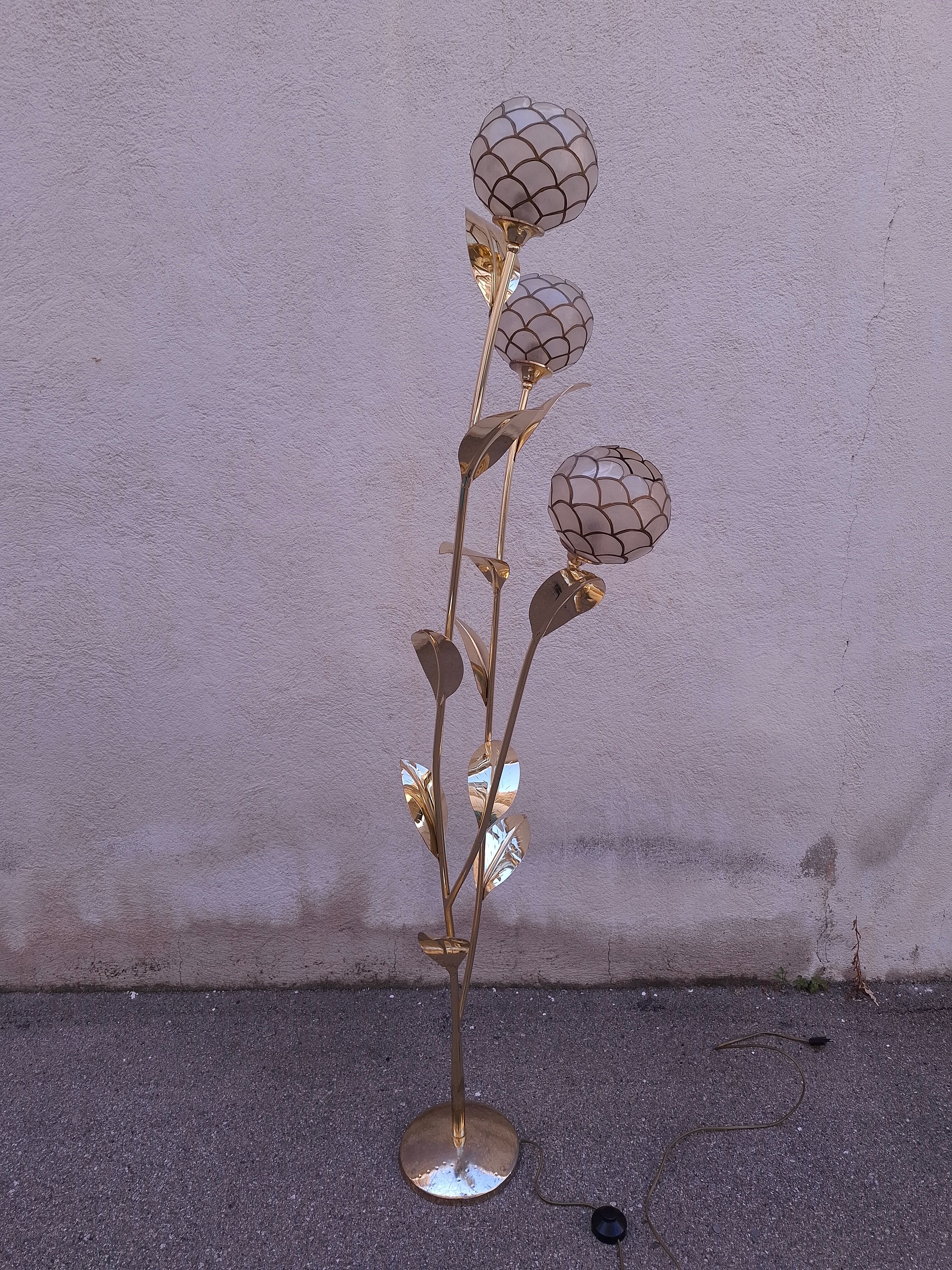 Floral floor lamp in pearlescent Capiz, 1970s.
