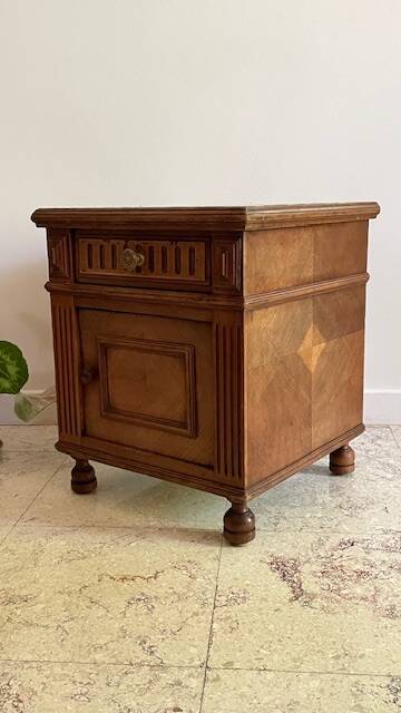 Table de chevet ancienne en bois et marbre
