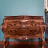 Walnut tomb chest of drawers