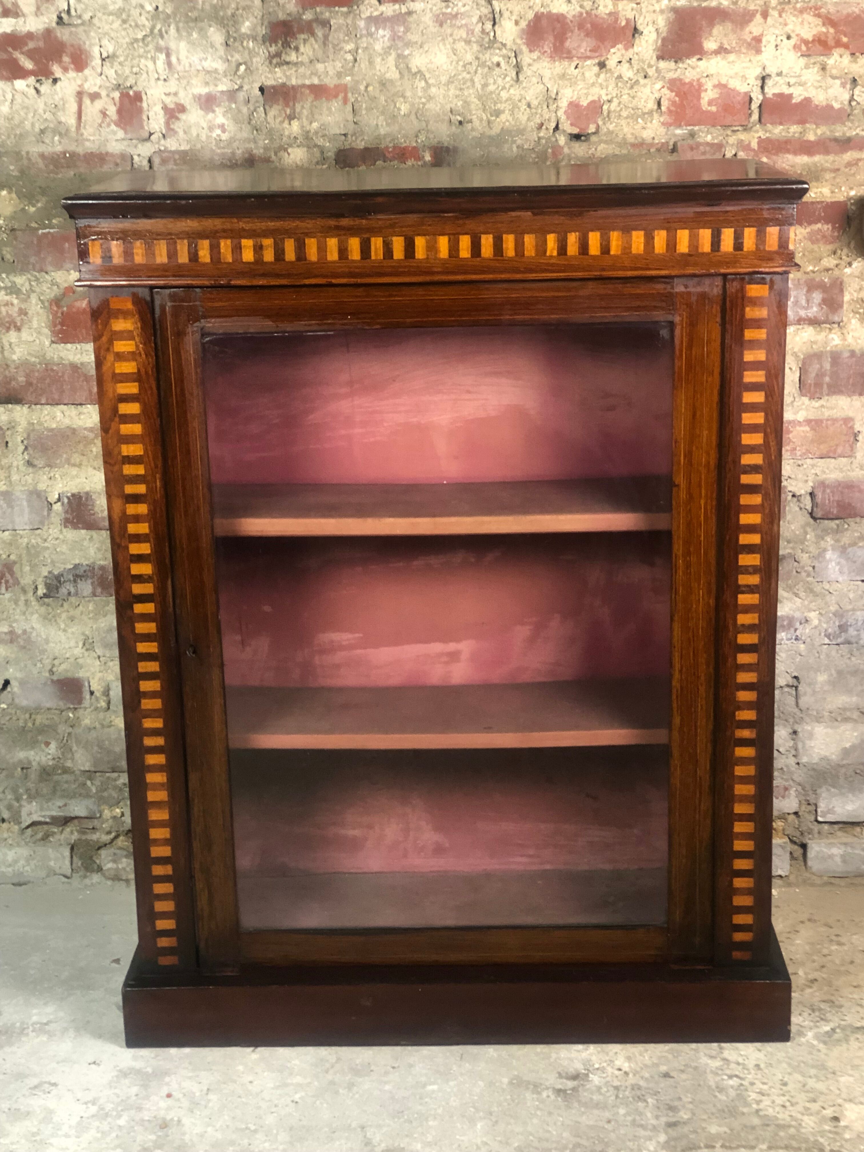 Low English style showcase/bookcase in mahogany and mahogany veneer 1930