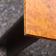 Table basse moderniste années 50 placage loupe d'orme