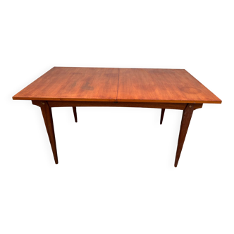 Scandinavian style extendable table