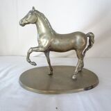 Cheval en laiton sur socle