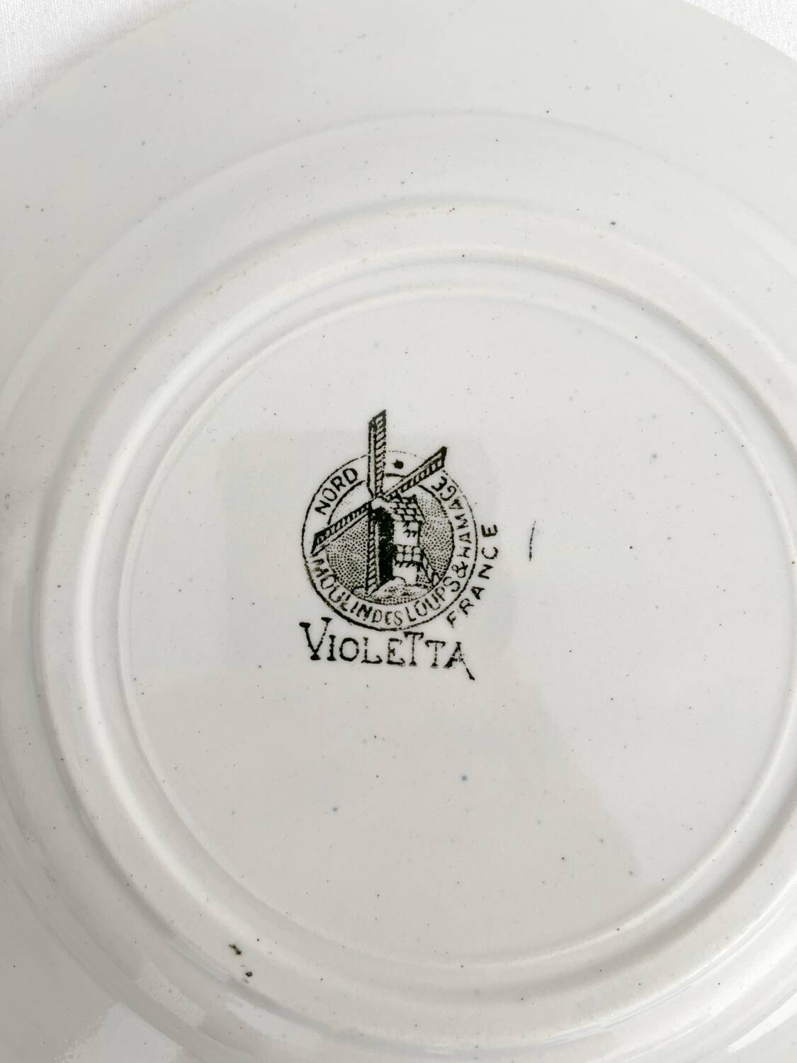 6 mismatched ironstone flat plates Murier Violetta