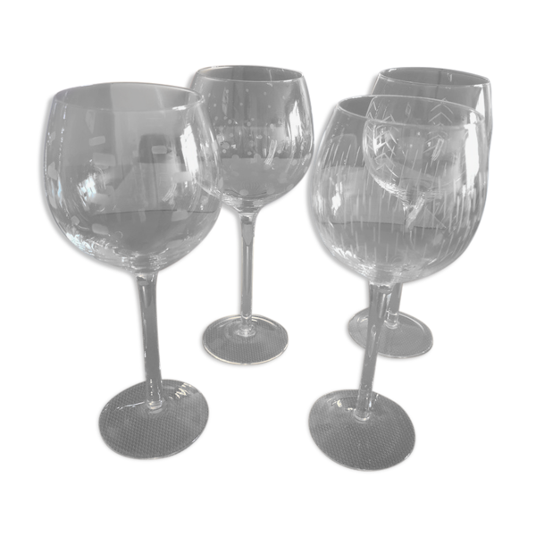 Set de 4 verres à vin en cristal, motifs géométriques gravés