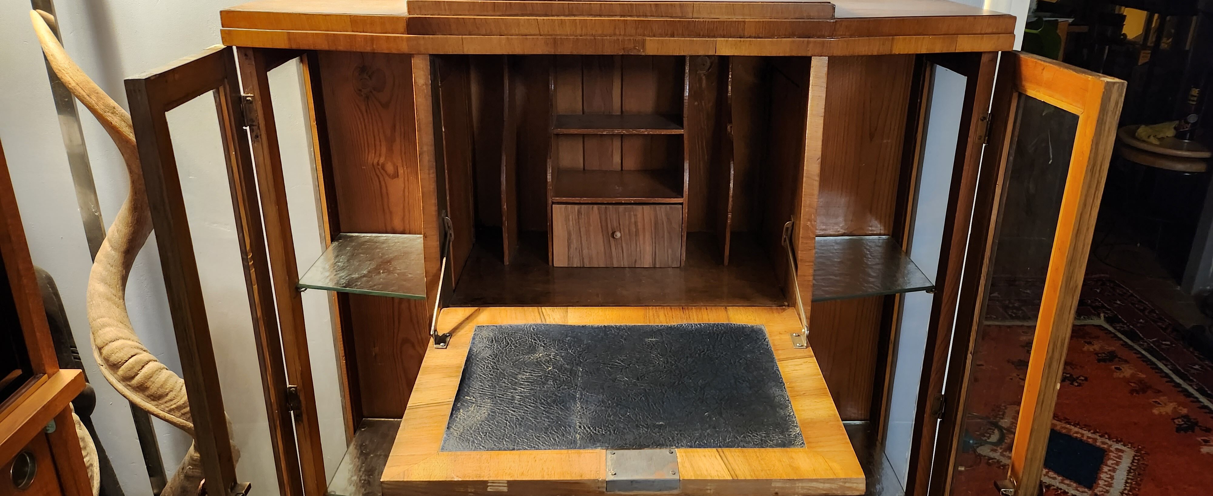 Art deco showcase bar furniture in rosewood veneer. 1930s.