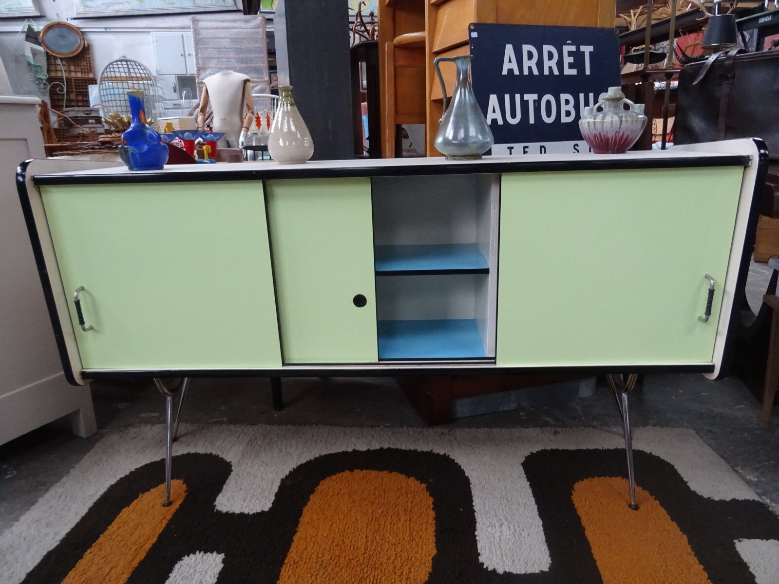 Enfilade formica sliding doors