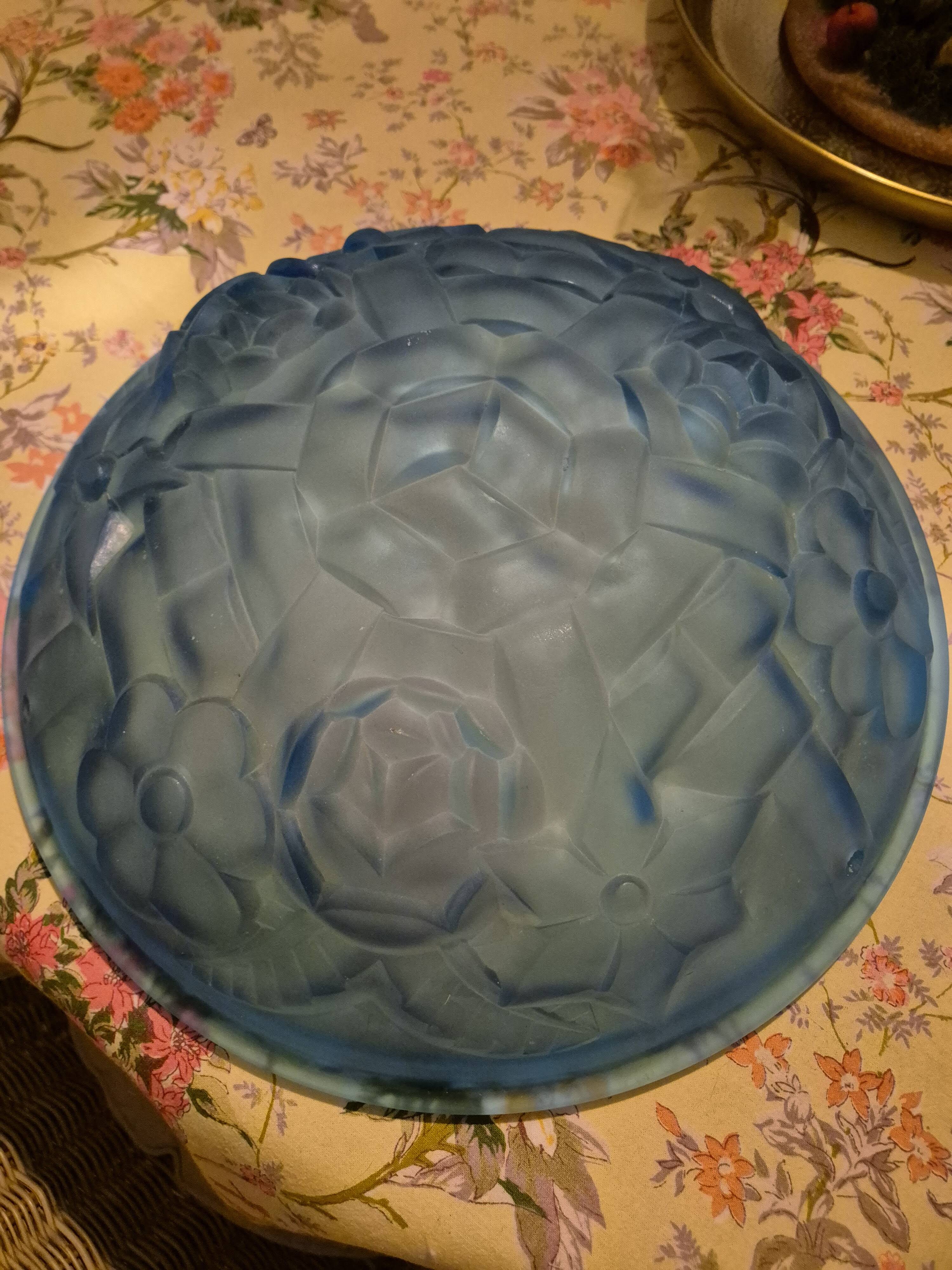 Art Deco ceiling light in pressed glass signed Degué – Ø 35 cm