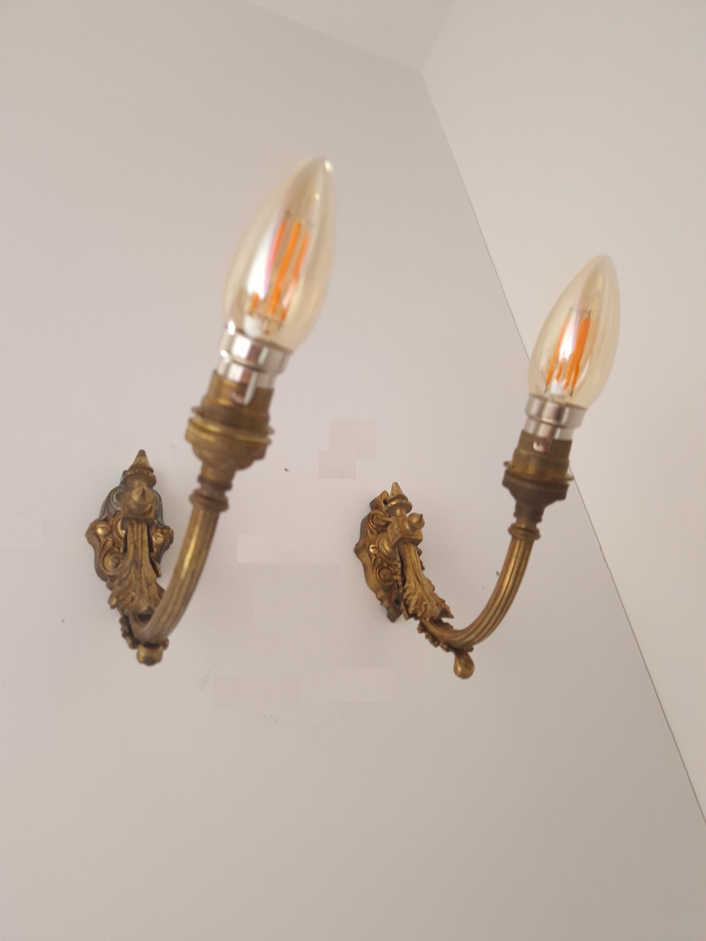 Paire d'appliques en laiton style Louis XVI