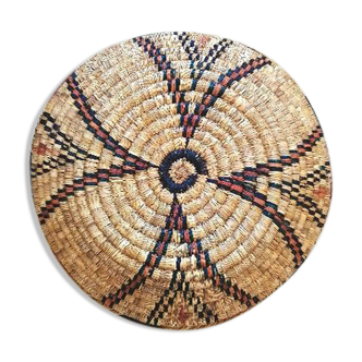 Round atisanal basket made of rattan or straw