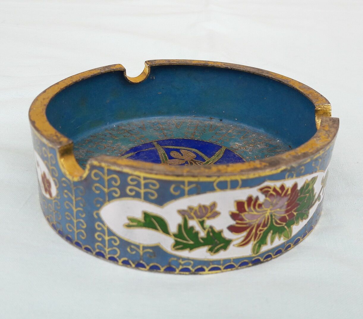 Ashtray in partitioned