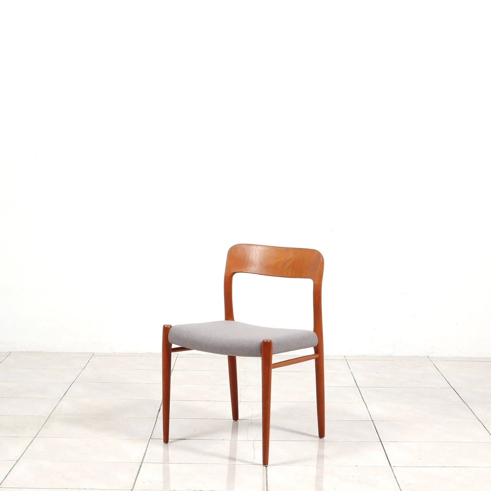 3 Niels Møller „Model 75“ teak dining chairs reupholstered
