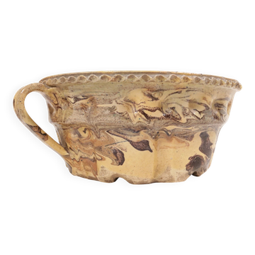 Marbled earthenware baking mould with handle – jaspé, 19th / early 20th c.