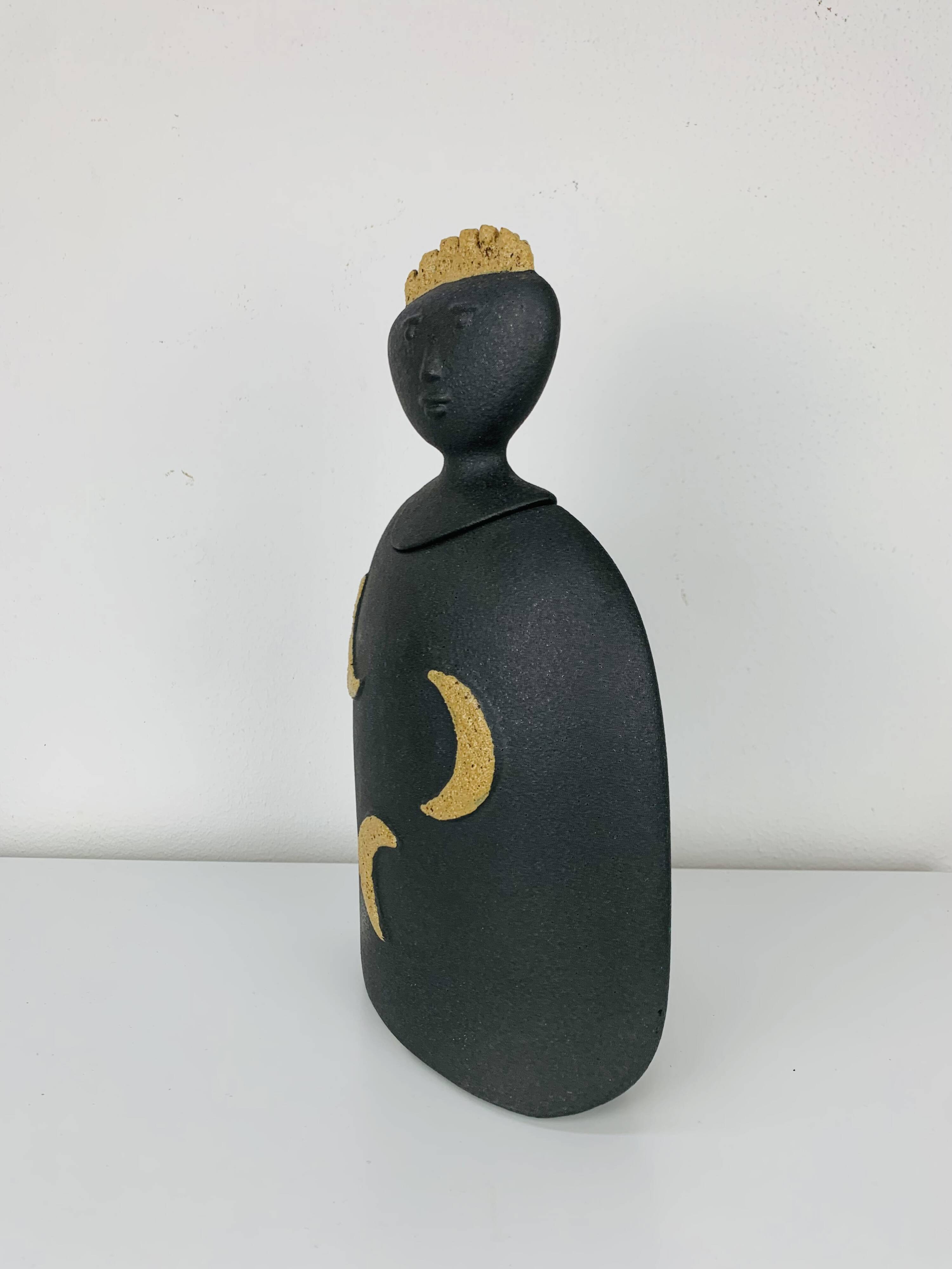Anthropomorphic ceramic sculpture