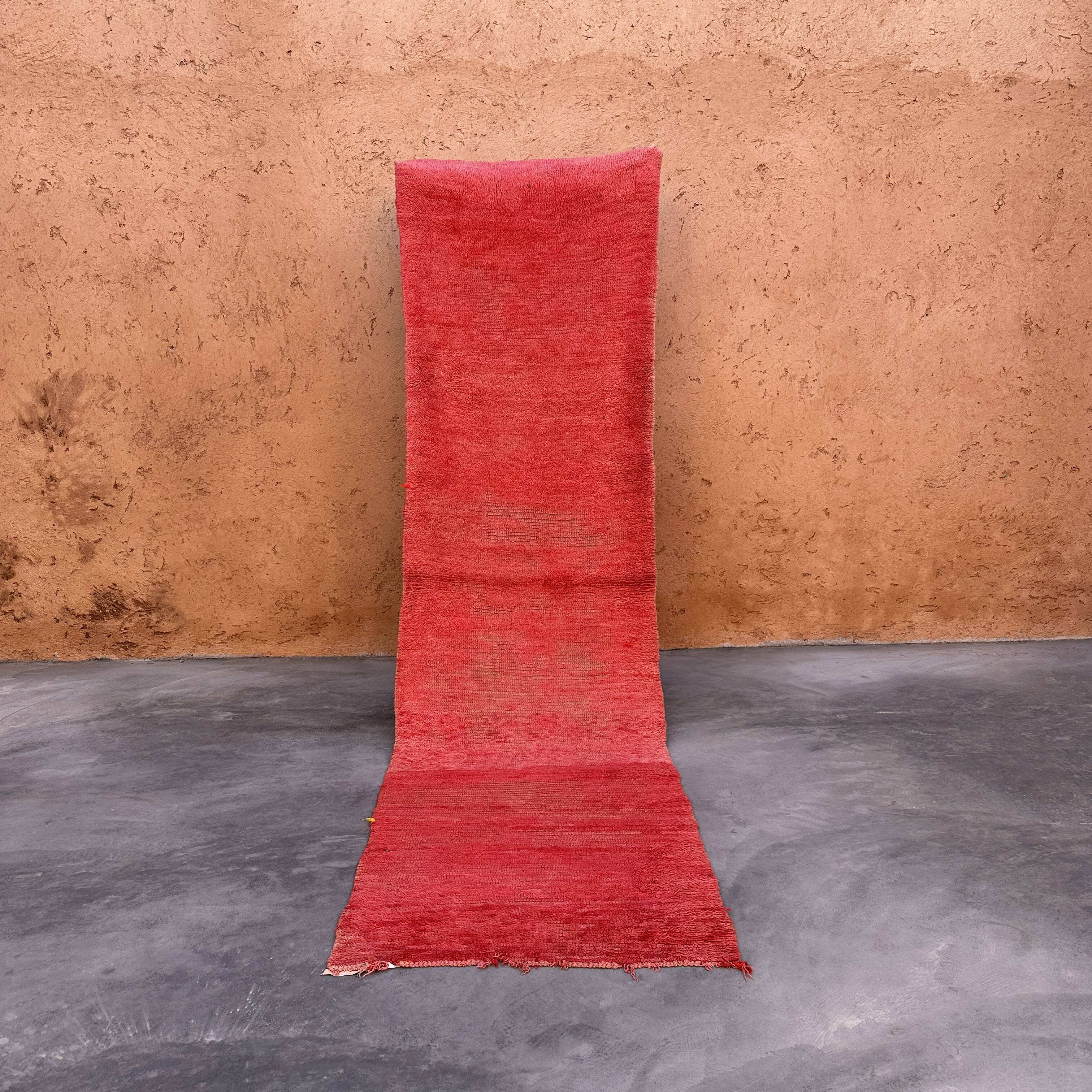 Moroccan rug Beni M'Guild red - 320 x 90 cm