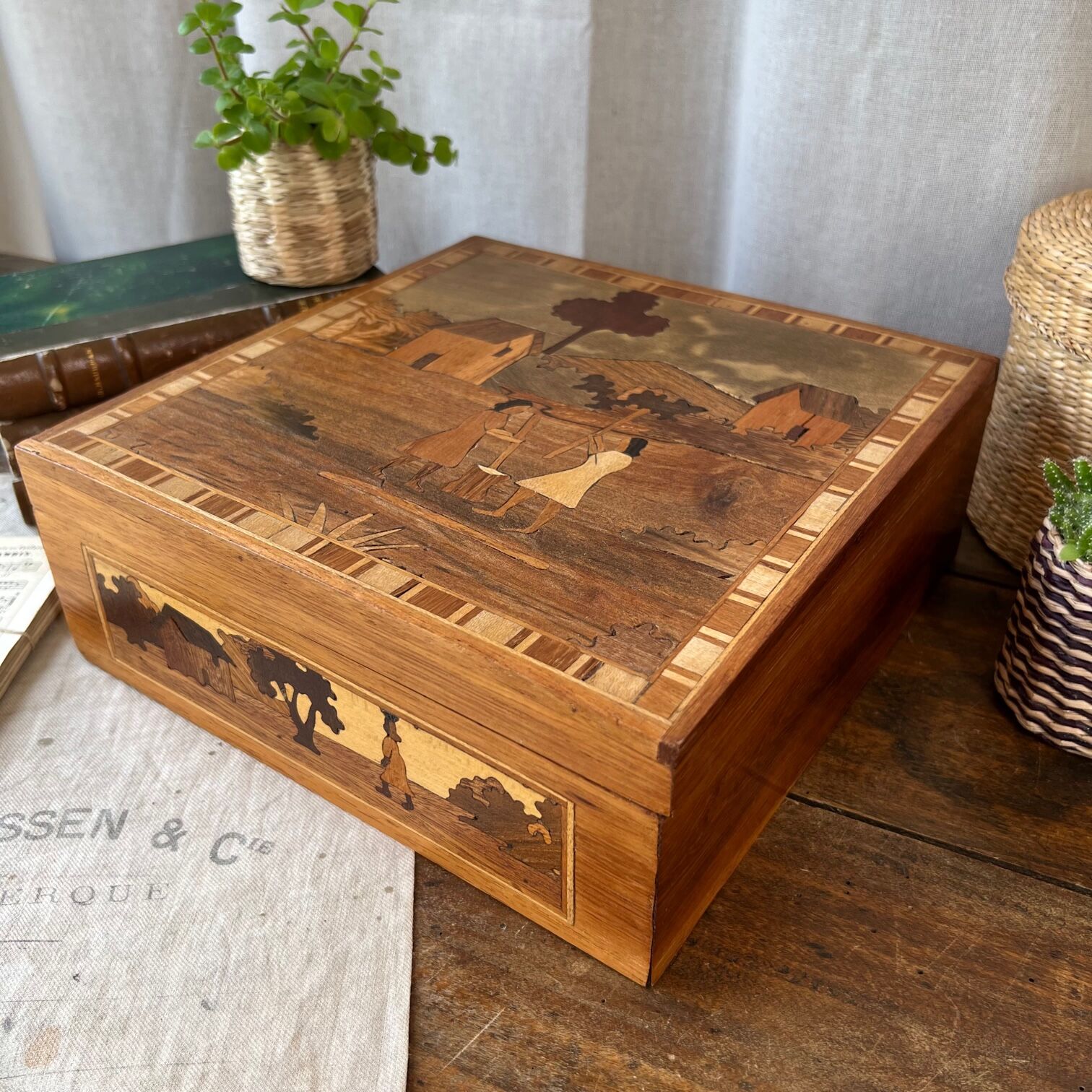 Boîte en marqueterie de bambou