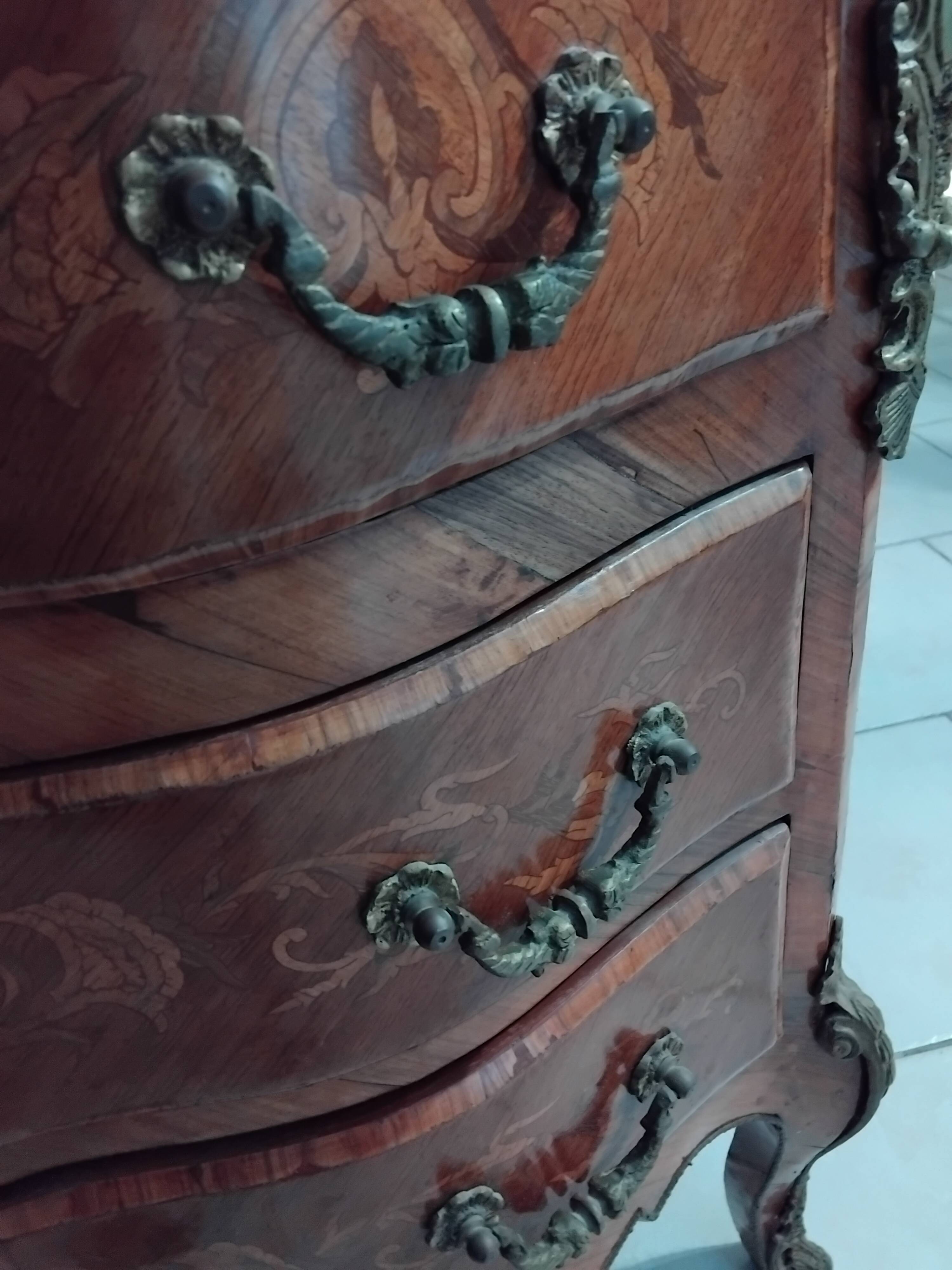 Antique louis xv style chest of drawers