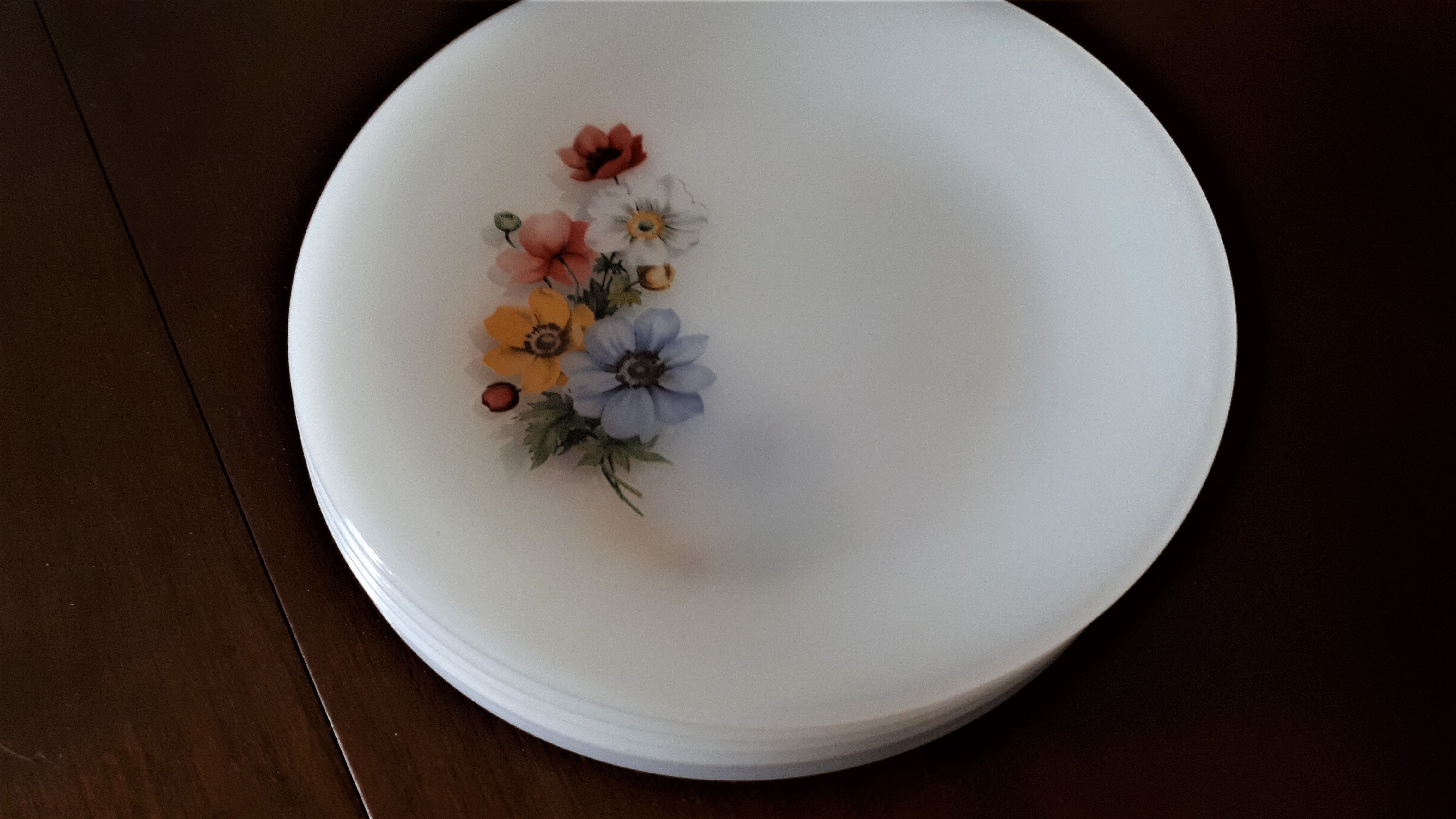 Set of arcopal dessert plates
