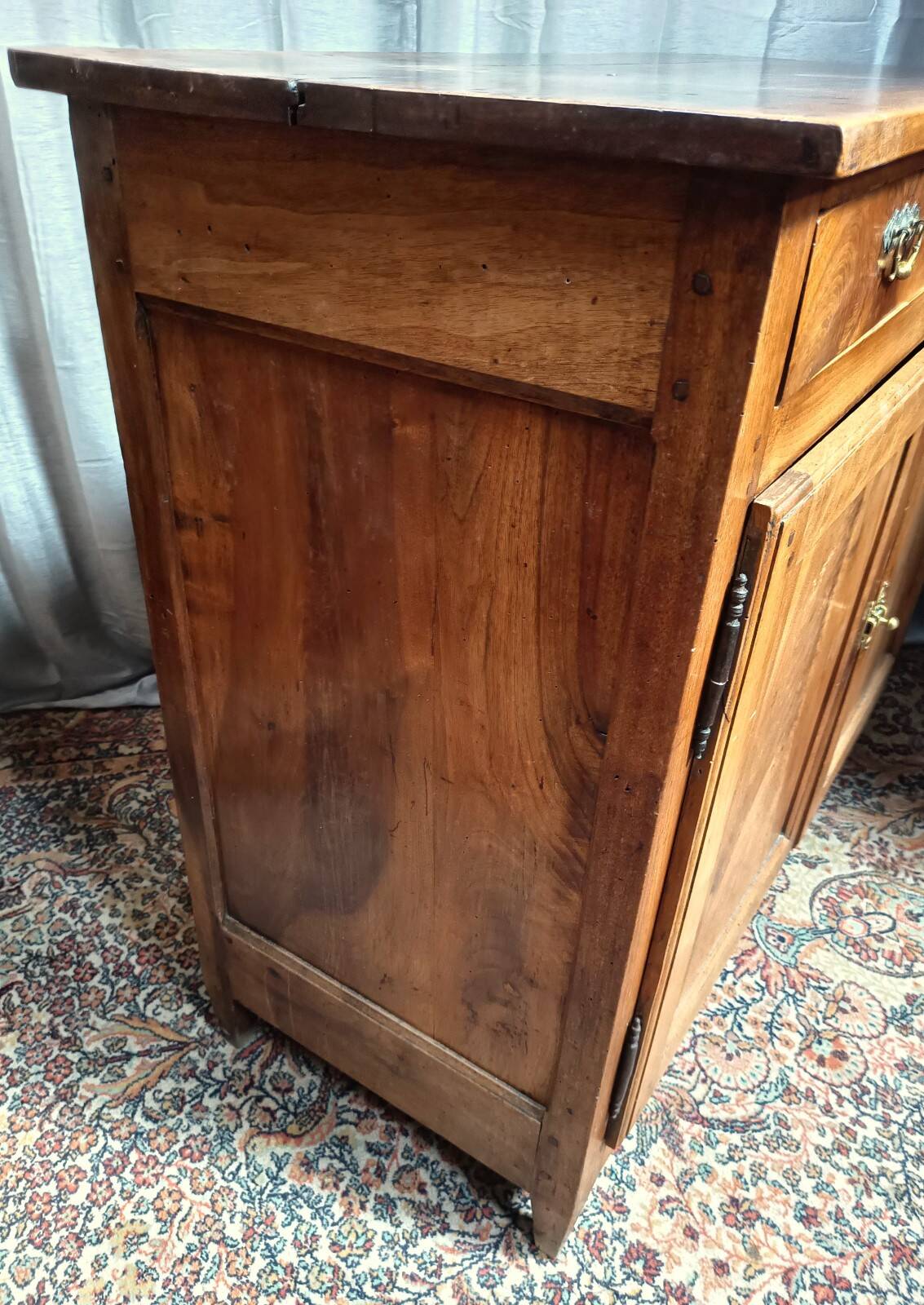 Louis XVI height-adjustable buffet in walnut