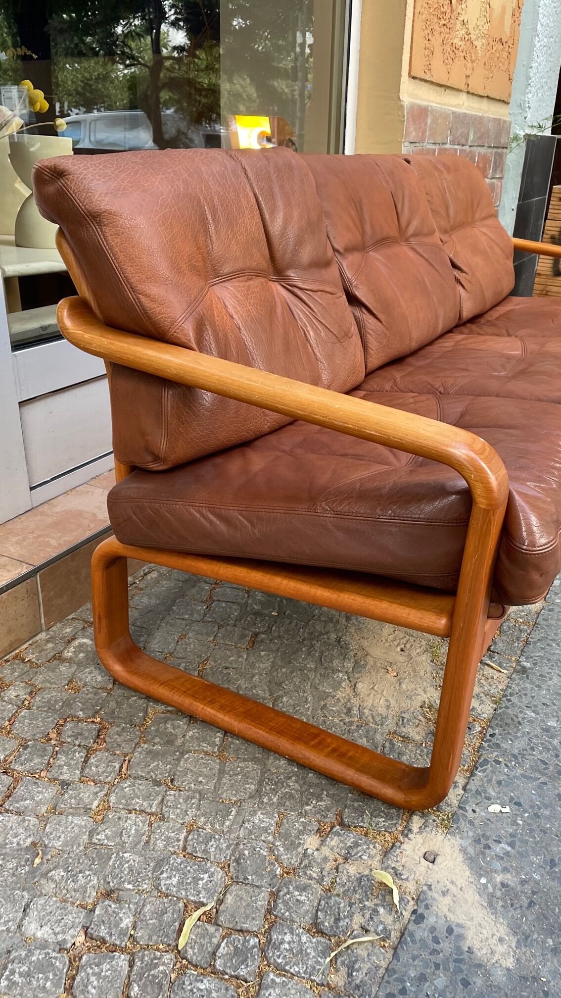 HS Denmark sofa in leather and teak from the 60s