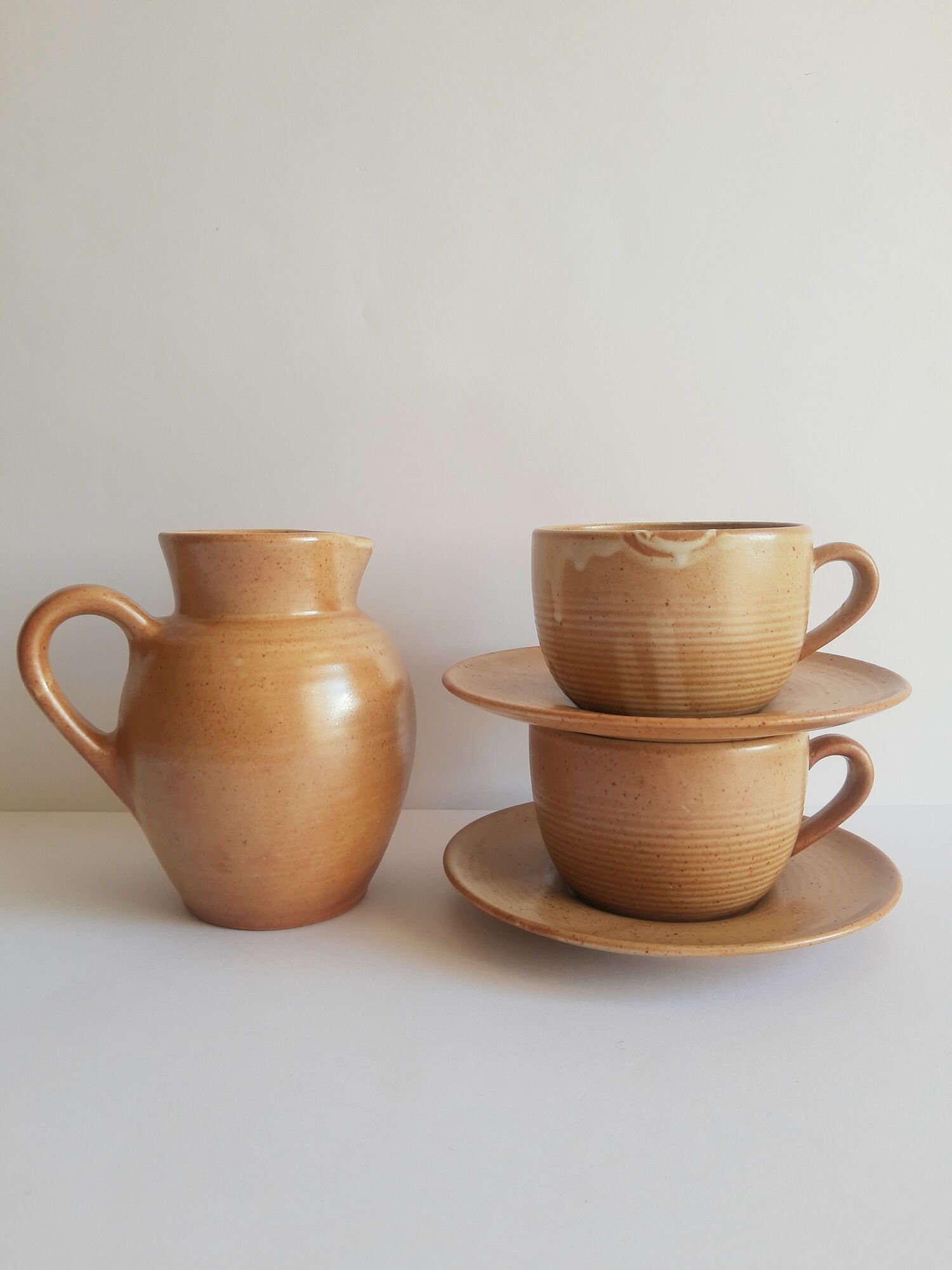 Set of 2 cups, 2 sous cups and 1 milk pitcher Cnp gres vintage village