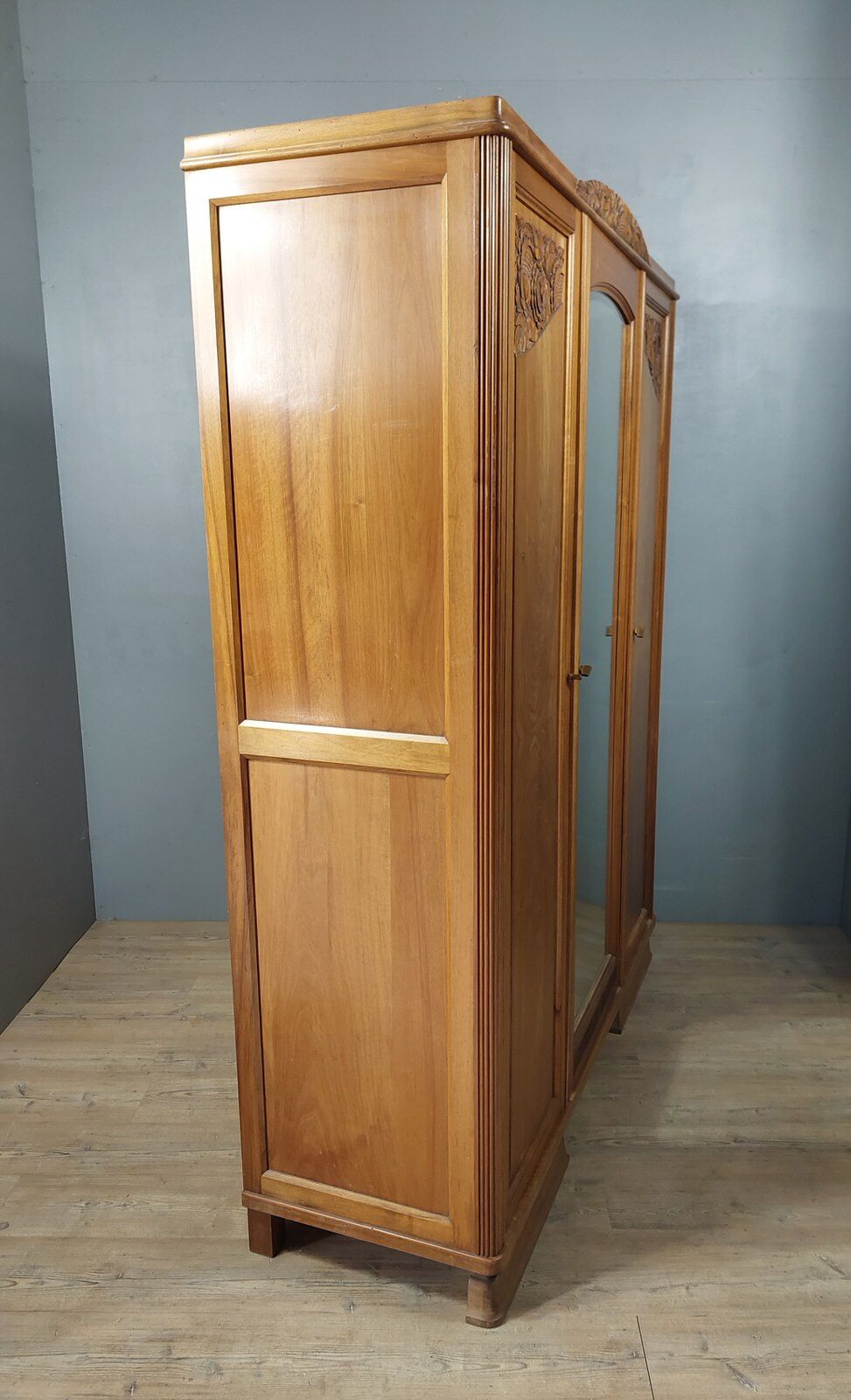 Armoire de style Art Déco en noyer