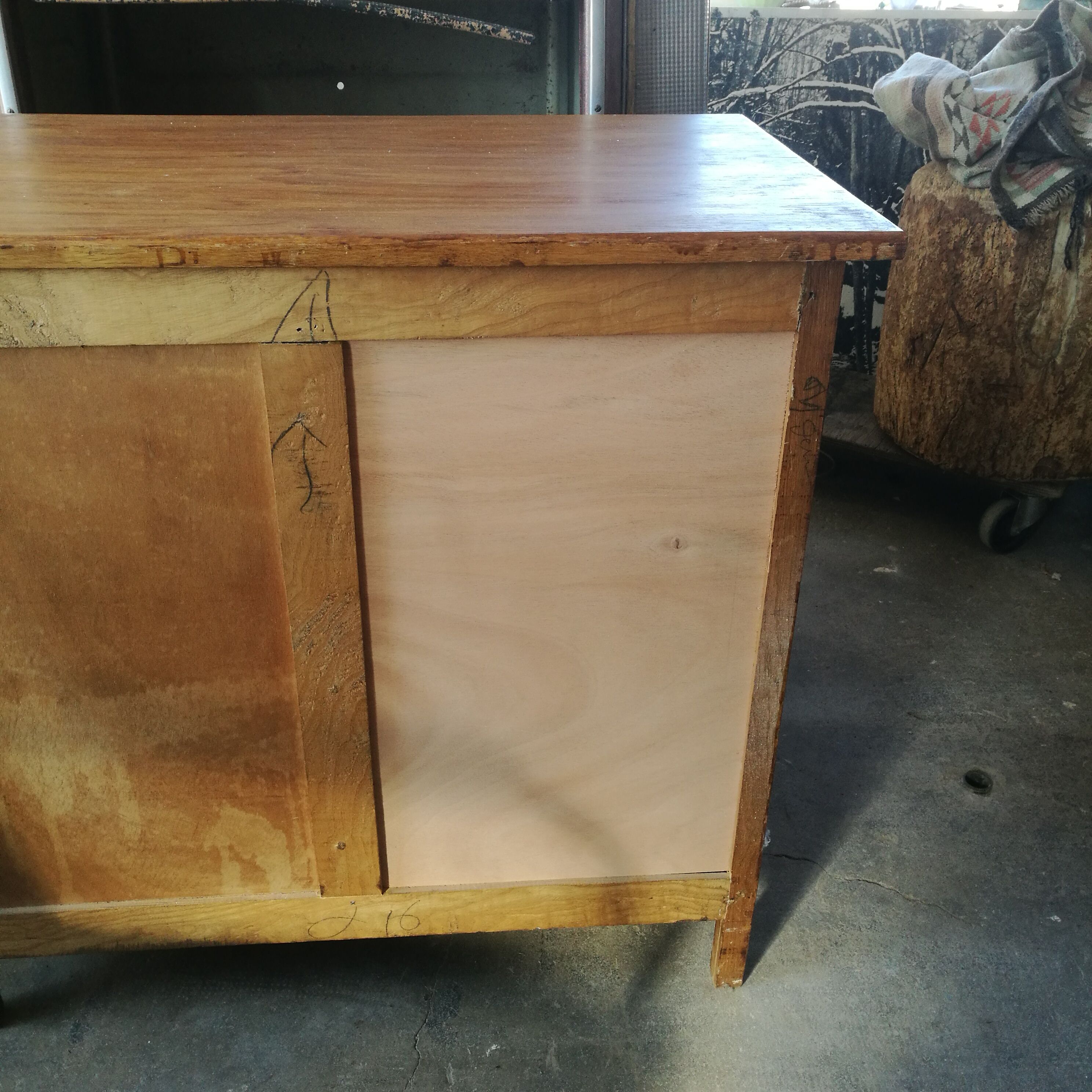 Commode vintage pieds compas