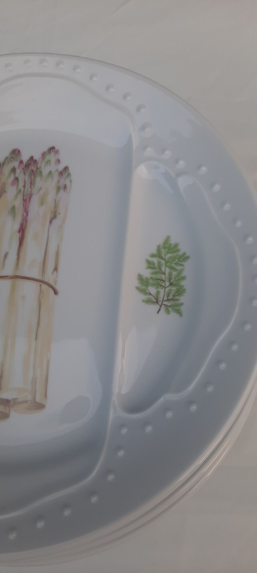 6 porcelain asparagus plates signed L'Hirondelle