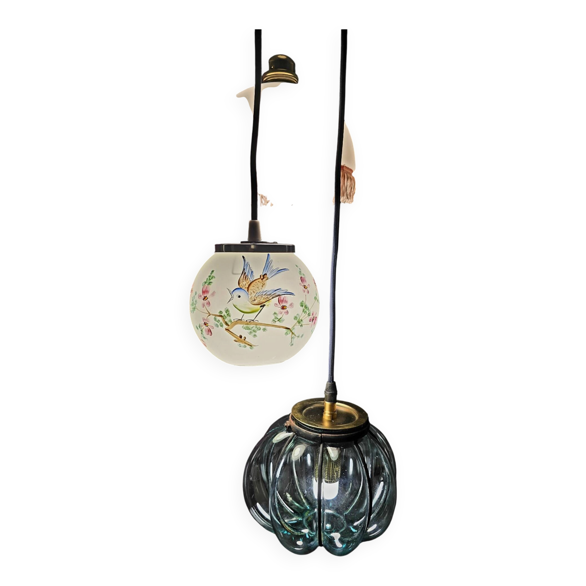Suspension cascade triple globes anciens verre et opaline
