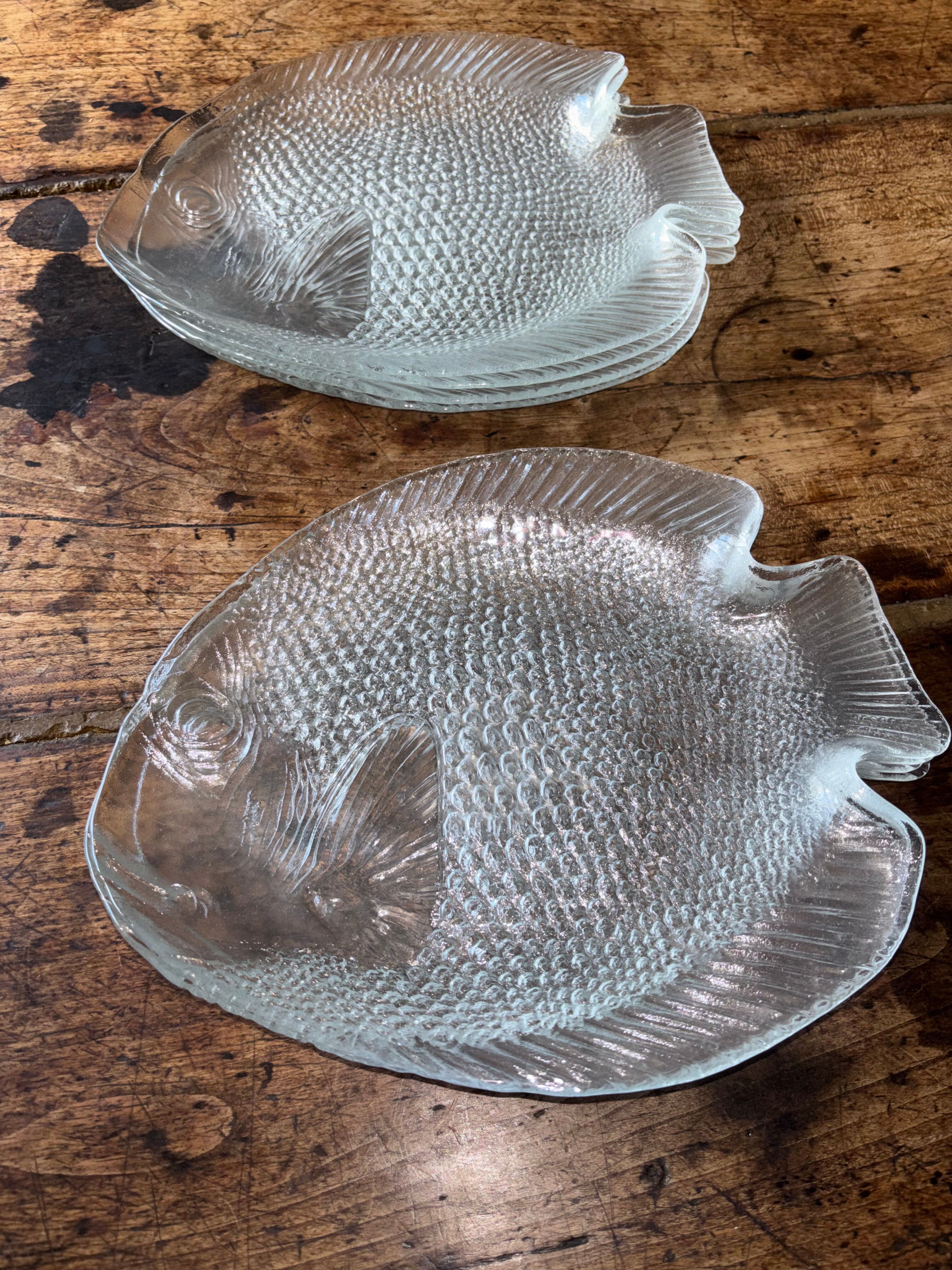 8 fish plates Arcoroc
