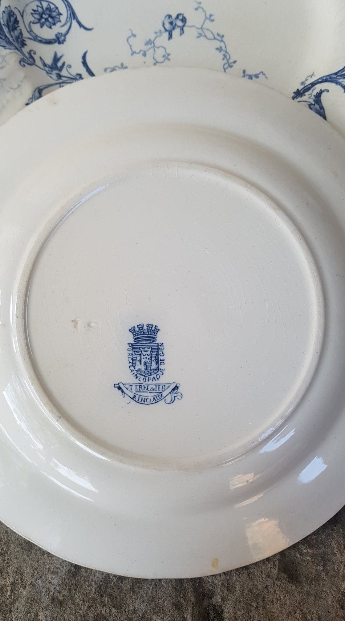 Set of 2 plates in Iron Earth Gien model Rinceaux