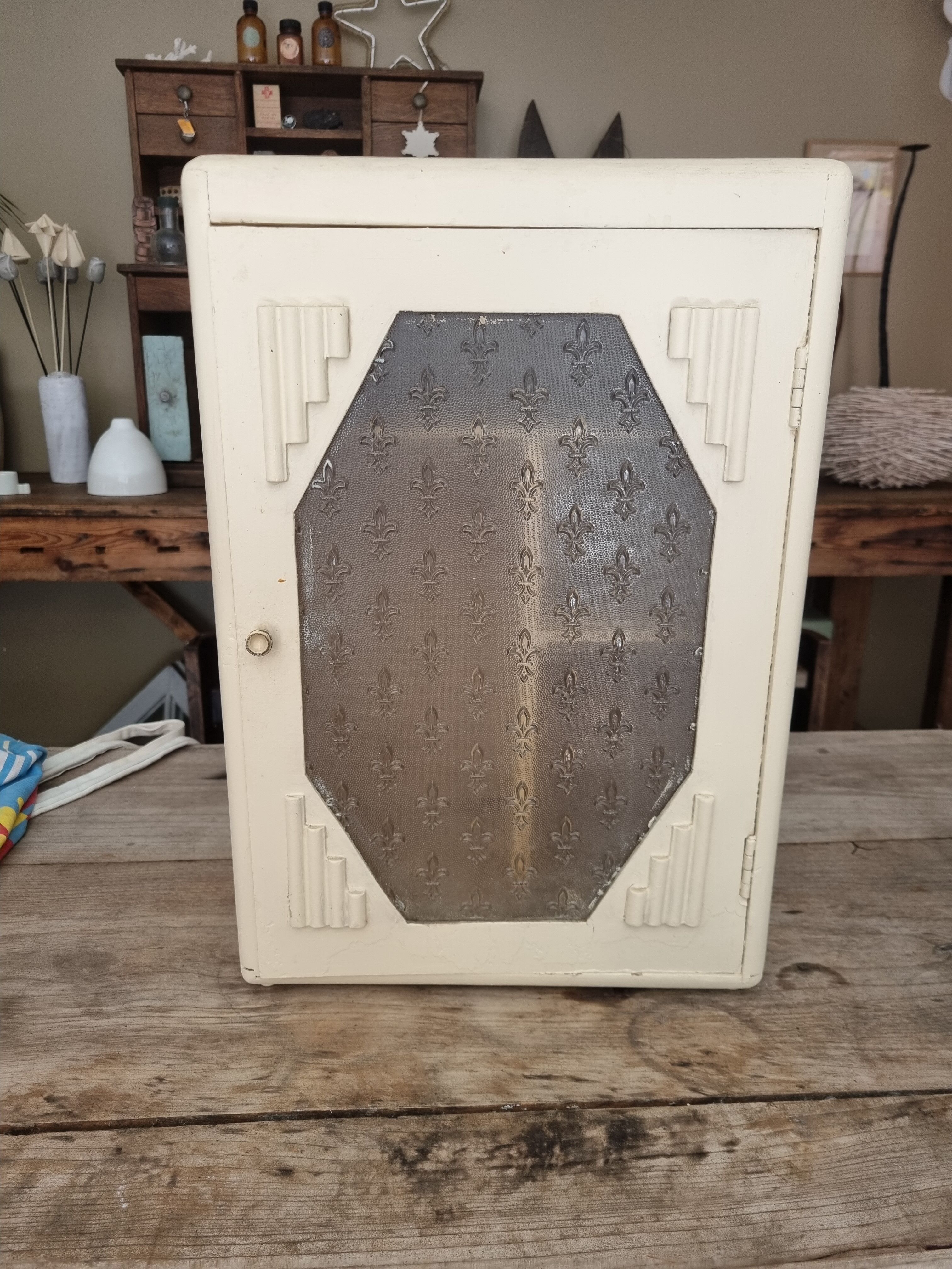 Armoire à pharmacie années 30