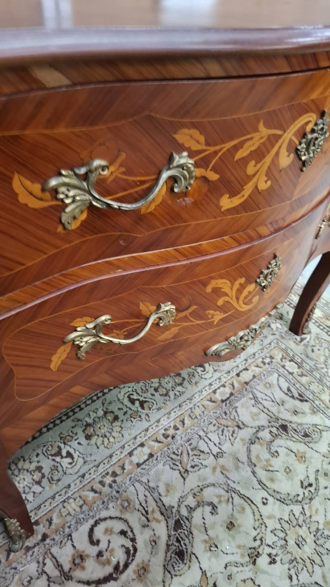 Marquetry chest of drawers
