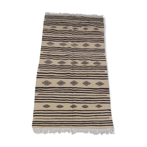 Tapis beige et noir traditionnel