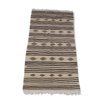 Tapis beige et noir traditionnel tissé à la main