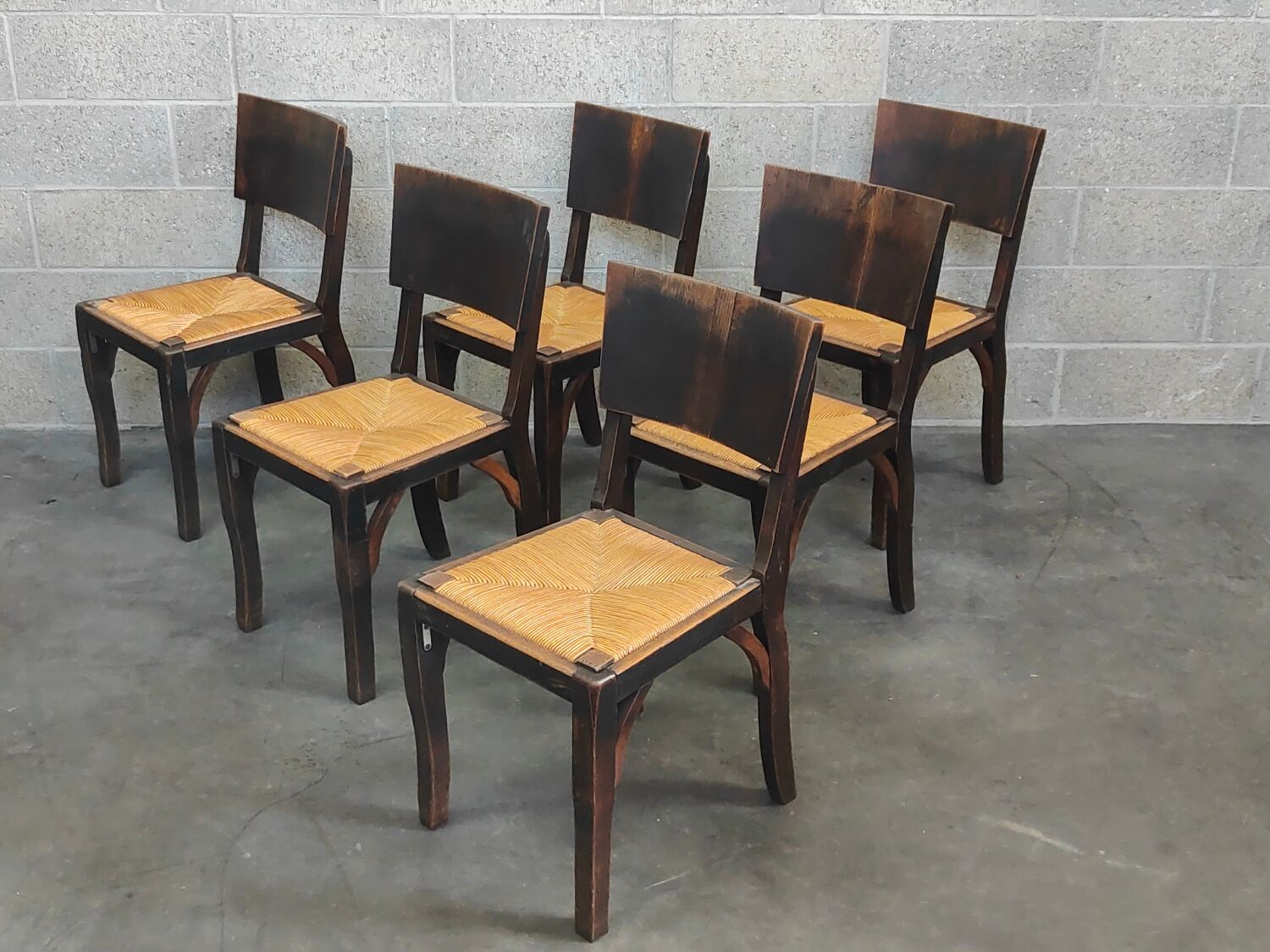 Suite of 6 chairs brutalist style straw and solid oak