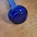Vase soliflore en verre bleu