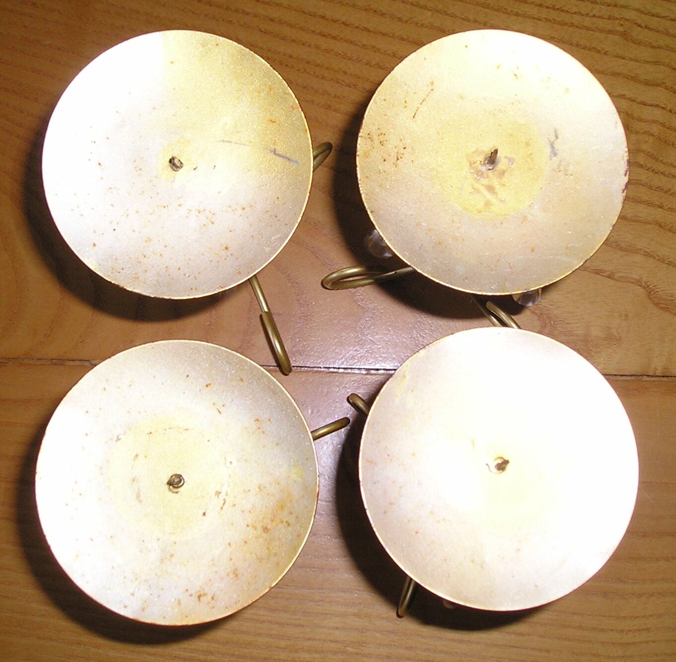 Set of 4 table candle holders with grapevines