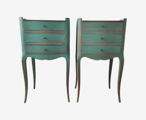Paire de tables de chevet patinées
