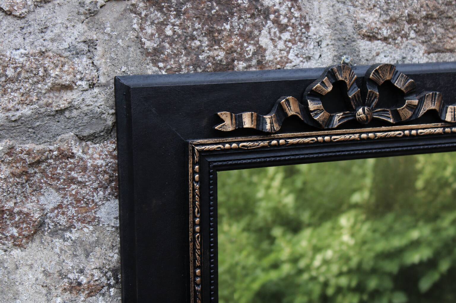Miroir vintage en bois noir et doré à fronton – style Napoléon III