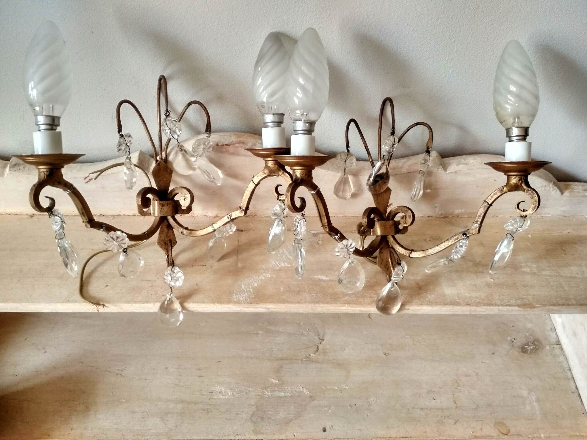 2 wall lamps