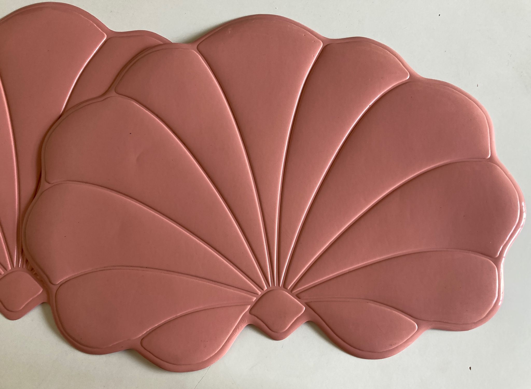 Pair of 1970 Tiffany lotus placemat in plastic