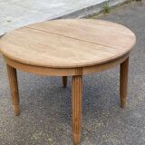 Renovated round Art Deco dining table, extendable, made of solid oak, 213cm.