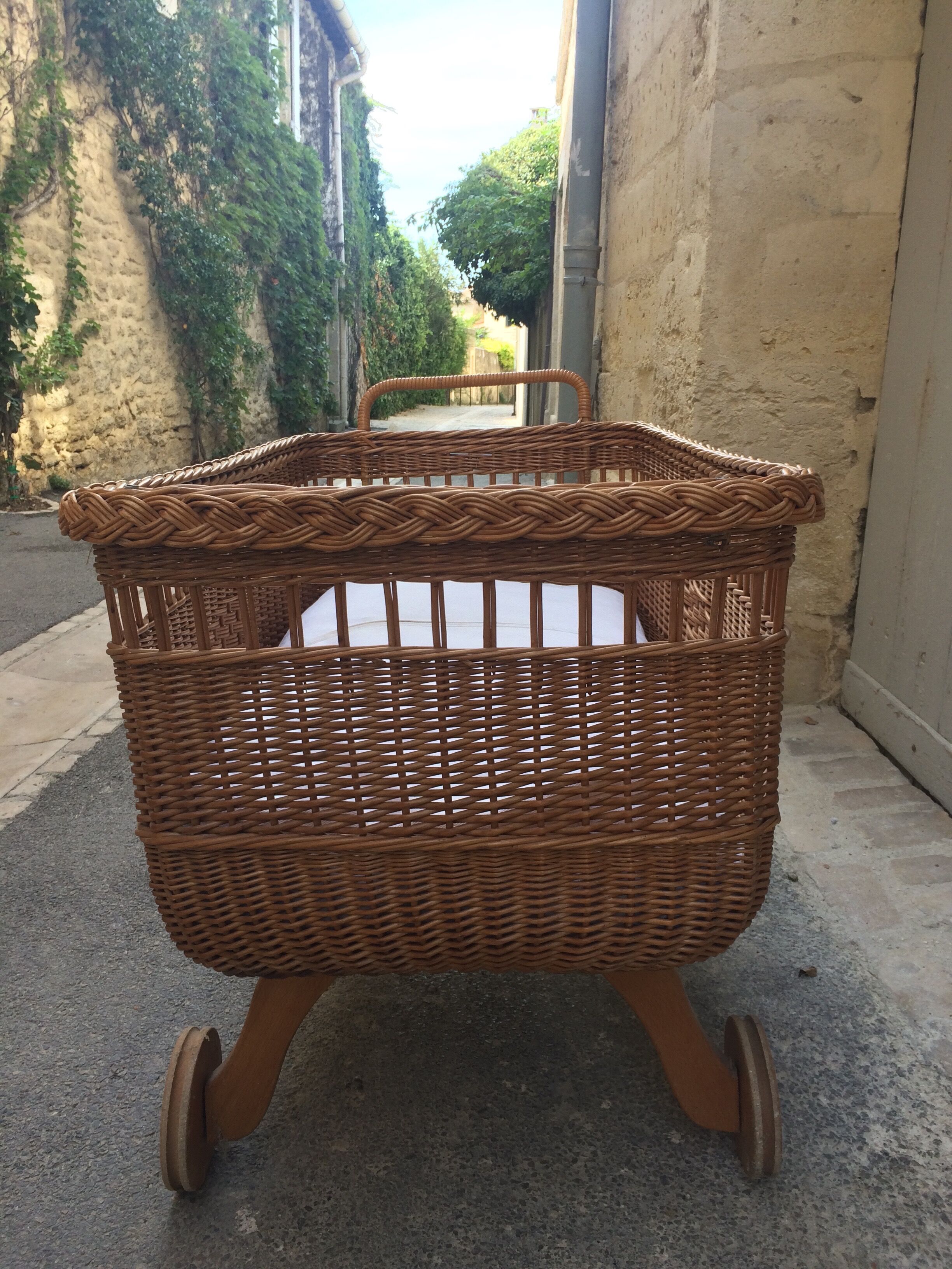 Large cradle wicker vintage organic mattress with "sound"